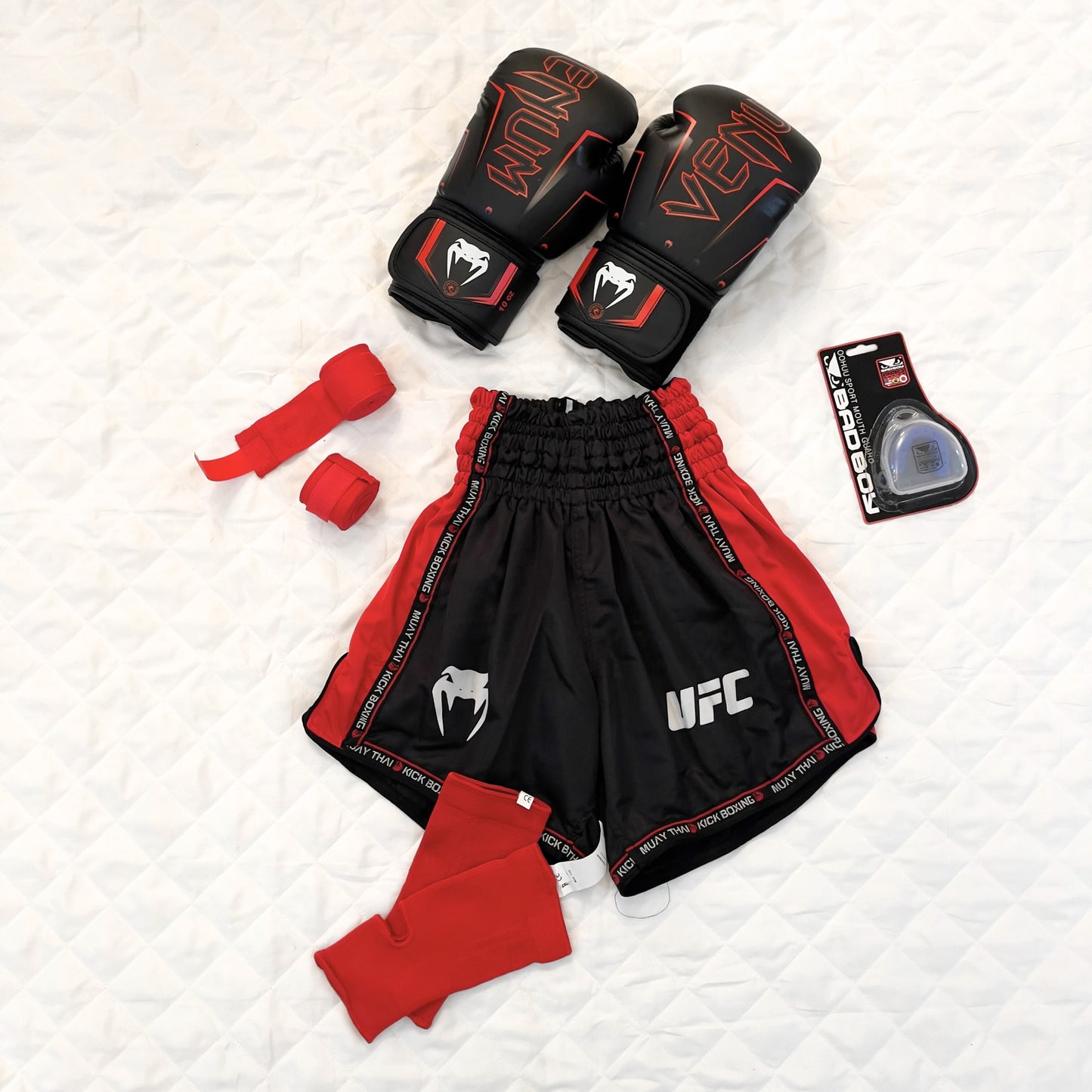 NEW Pack Venum Rouge ( Gants Venum + Protege dent + Short Rouge + Bonde Main 4,5 m + Bonde Cheville