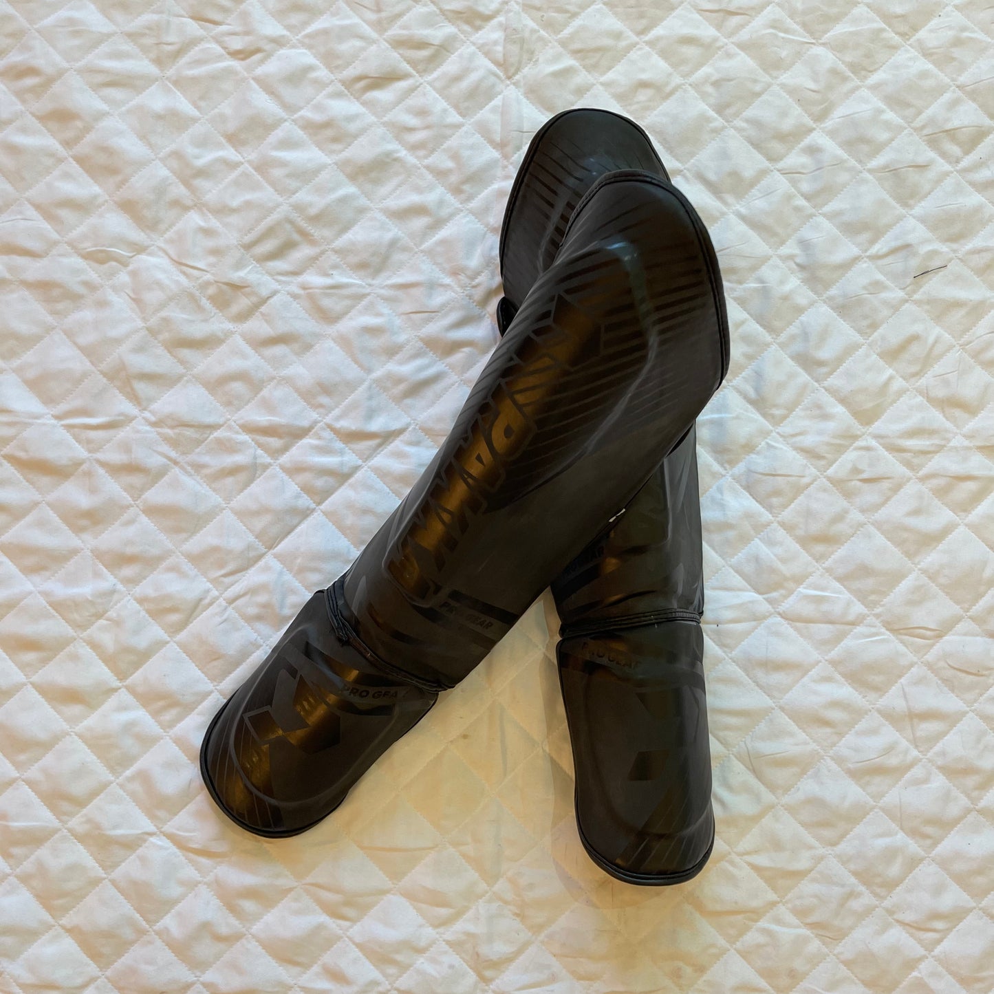 Protege Tibia Noir PAKKA - ADRIFIT