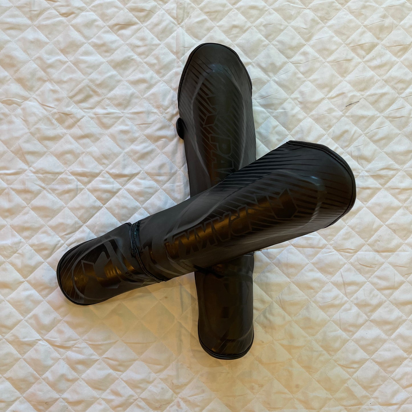 Protege Tibia Noir PAKKA - ADRIFIT