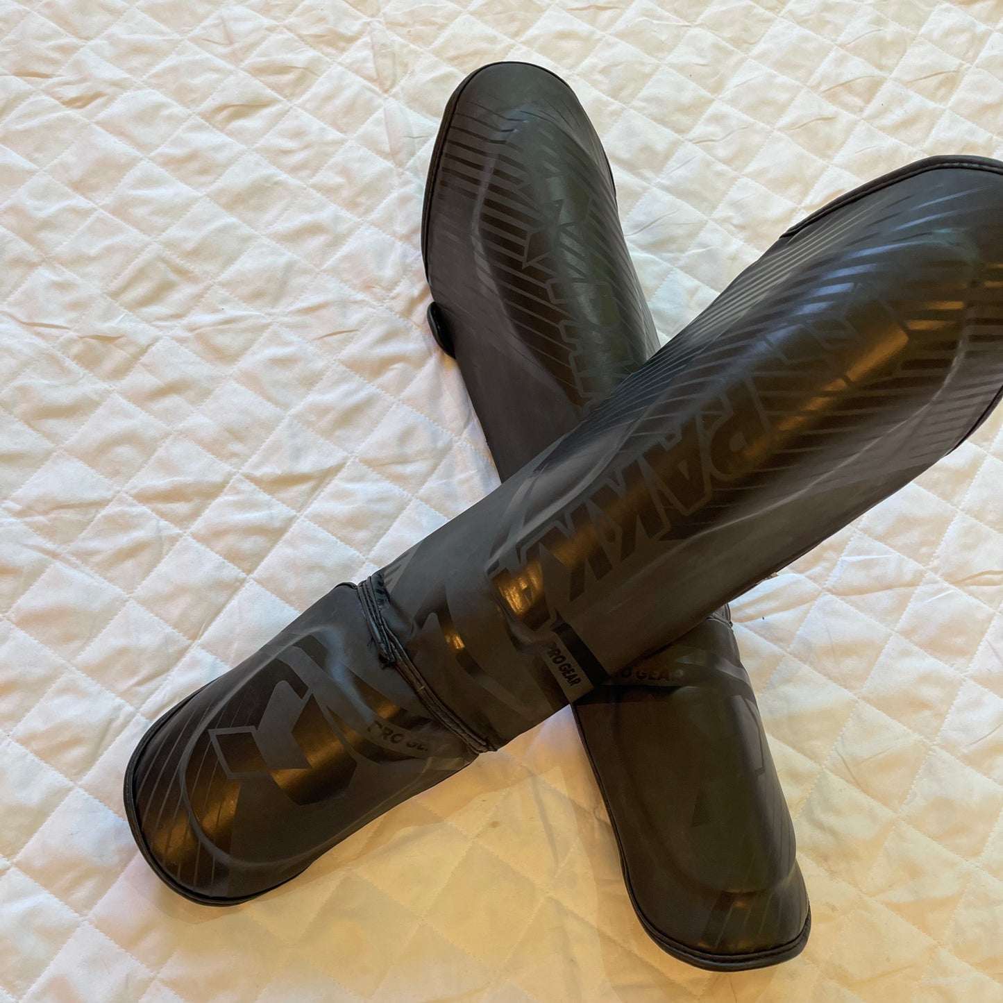Protege Tibia Noir PAKKA - ADRIFIT