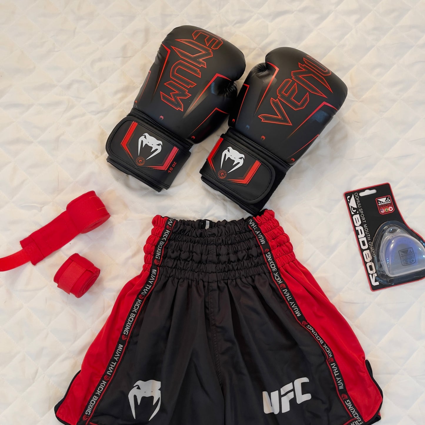 NEW Pack Venum Rouge ( Gants Venum + Protege dent + Short Rouge + Bonde Main 4,5 m + Bonde Cheville