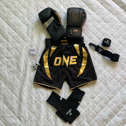 Gold Pack: ONE Short + Venum Gant + Protege dent Venum + Bonde main + Bonde Pied