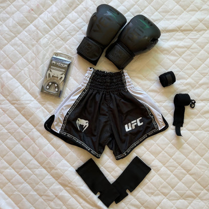 Black Pack Venum ( Short Venum + Gants Venum + Bonde main + Bonde Pied + Protege dent Venum )