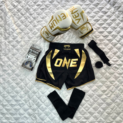 Pack Venum Blanche ( Gant Venum Gold + Protege dent Venum + Bonde 4,5m + Bonde Cheville + Short ONE )